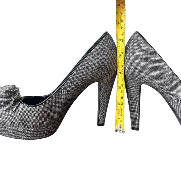 Le Chateau tweed platform heels gray black bouclé flower accent high heel 4” - Picture 11 of 12